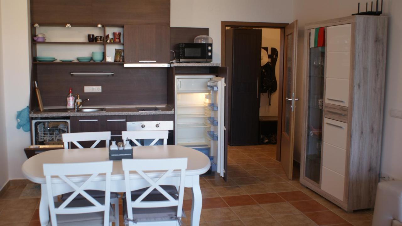 Cozy Apartment With Sea View And Free Parking Pomorie Exterior photo